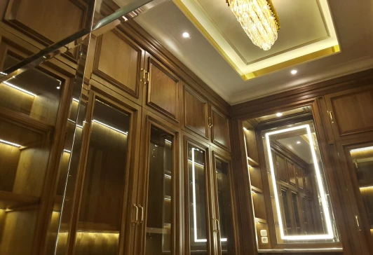 Detail pengerjaan kayu dan pencahayaan interior JBD